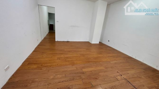 Cho thuê Văn Phòng Hoàng Sâm - Hoàng Quốc Việt diện tích 50m2 giá 9tr5