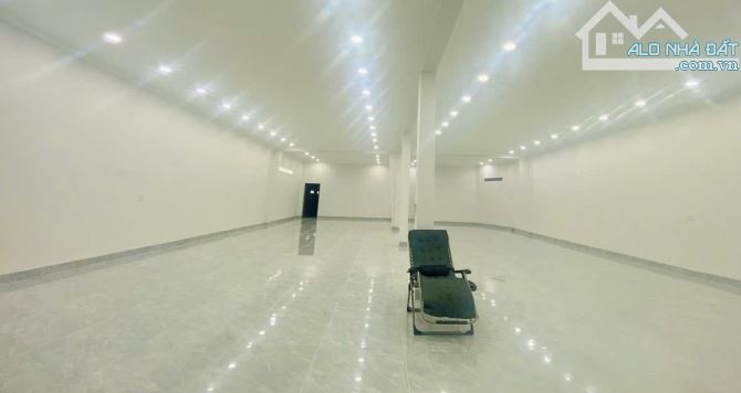 Cho THUÊ mặt bằng 500m2 ngang 14 mét mặt tiền chính trung tâm Biên Hòa