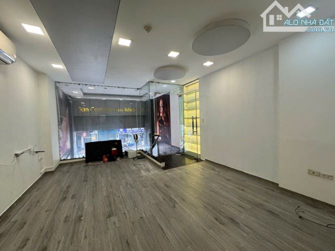 Cho thuê mặt bằng kinh doanh tầng 1, măt phố Mai Hắc Đế 90m giá chỉ 25 triệu
