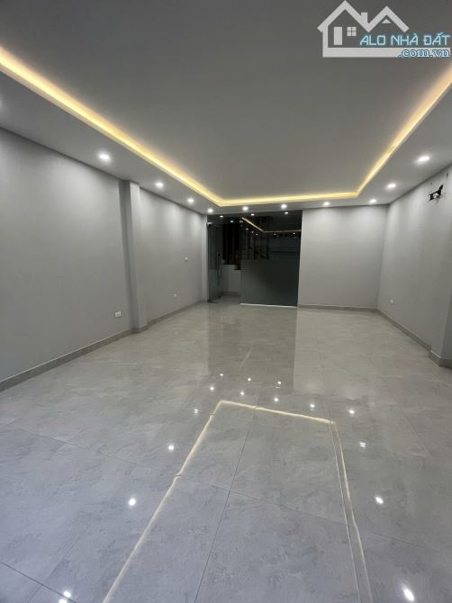 Cho thuê văn phòng đường Thanh Bình- Mỗ Lao, 50 m2/tầng, sàn thông, có thang máy