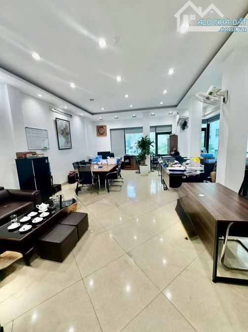 CHO THUÊ VĂN PHÒNG RẺ ĐẸP DT 55M2 GIÁ 9.5 TRIỆU PHỐ PHẠM TUẤN TÀI - CẦU GIẤY