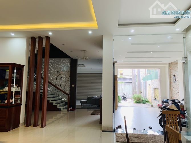 Cho Thuê Biệt Thự Đường Lý Văn Sâm PhườngTam Hiệp, Biên Hòa 328m2 Gía 28Triệu/tháng