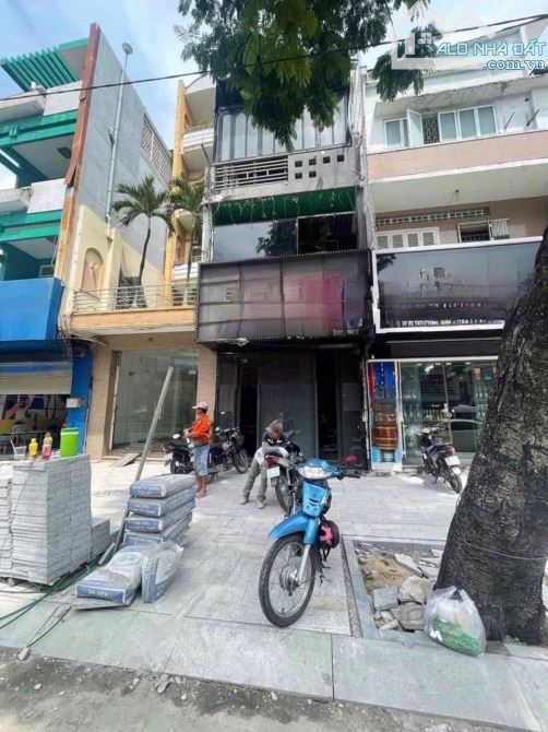 Mặt bằng cho thuê mặt tiền đường Nguyễn Cư Trinh, DT 4*17m, 1 trệt, 2 lầu trung tâm Quận 1