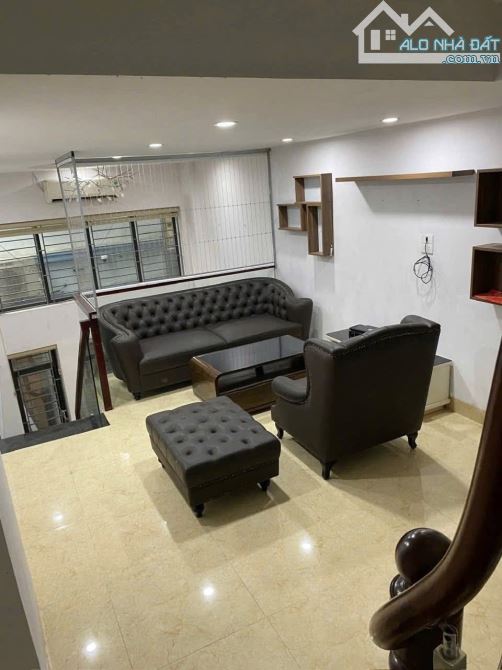 CHO THUÊ NHÀ THẠCH BÀN LONG BIÊN 9 TRIỆU 35 m , đầy đủ nội thất
