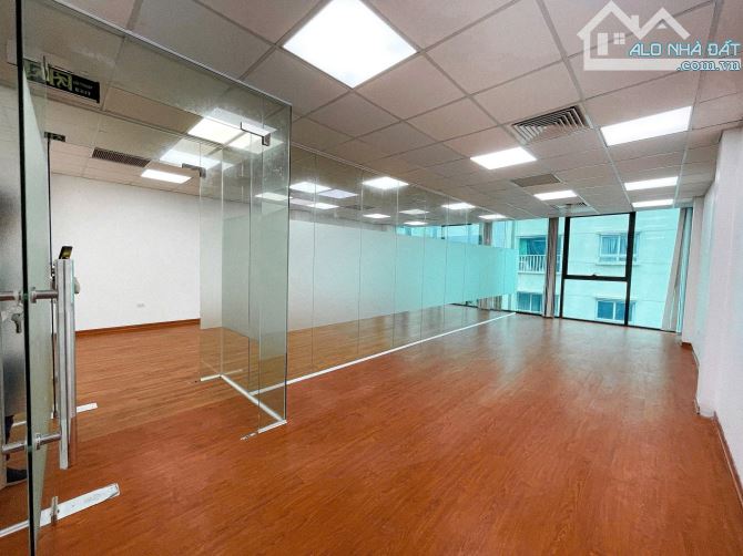 Cho thuê nhà mặt phố Hàm Long - 43m2 - MT 5,2m vỉa hè rộng - 40tr/tháng