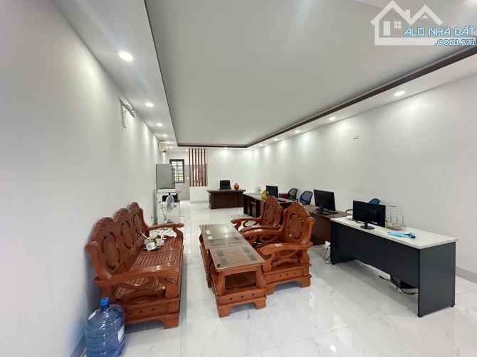 Cho thuê văn phòng mặt tiền đường 7.5m Hoài Thanh - Mỹ An, gần ĐH Kinh Tế