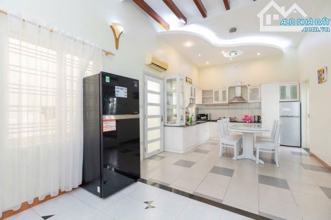 🏡 Villa 300m² – 1 trệt 3 lầu, 4PN, full nội thất, hồ bơi, gần biển Bà Triệu 🌊