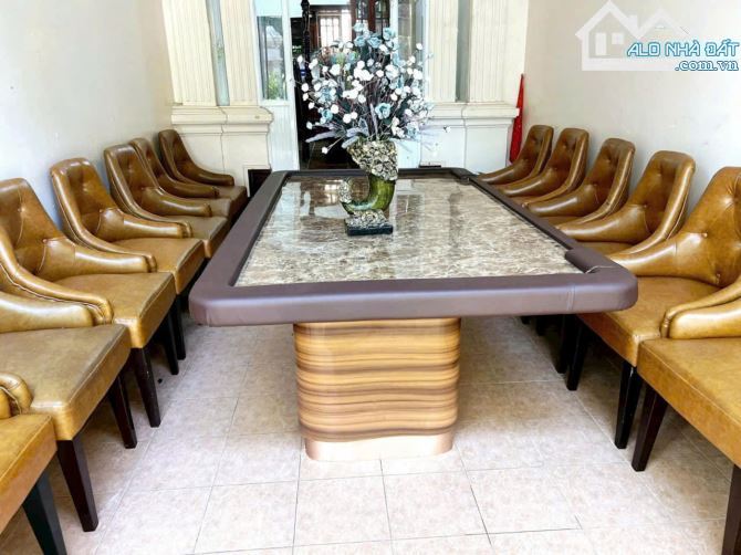 🏡 Biệt thự 8x20m – 1 trệt 1 lầu, 4PN, 4WC, sân vườn rộng, full nội thất Lạc Long Quân 🌿