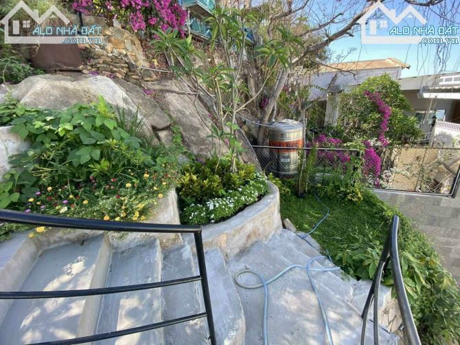 🏡 Biệt thự sân vườn 350m2 – Gara đậu 3 ô tô – 4PN full nội thất tại P8 🌿
