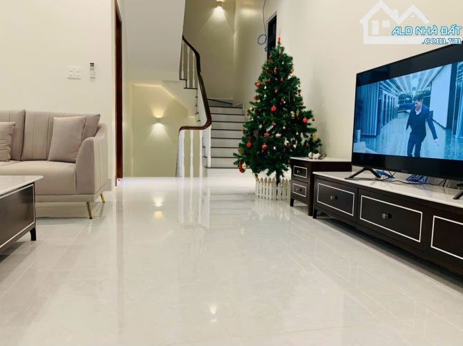 🏡 Cho thuê biệt thự hiện đại P2 Vũng Tàu, 3PN, 4WC, sân rộng để ô tô
