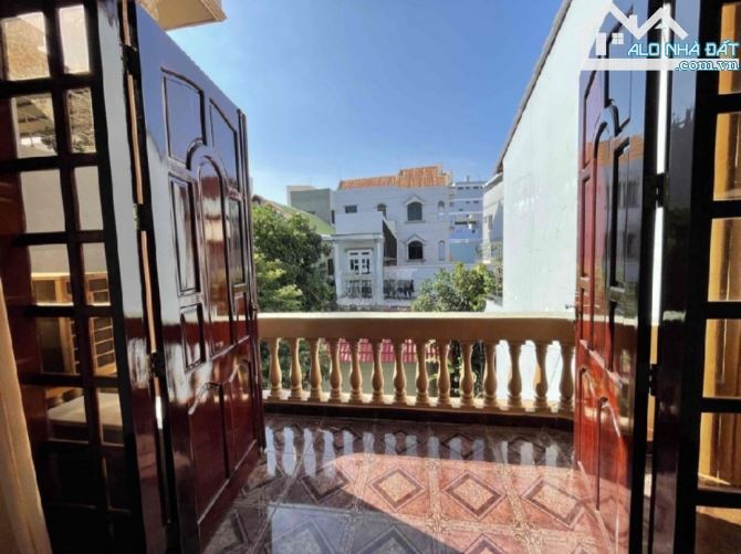 🏡 Biệt thự sân vườn 180m² – 5PN, 3WC, gara 2 ô tô – Full nội thất, P3 Vũng Tàu 🌿