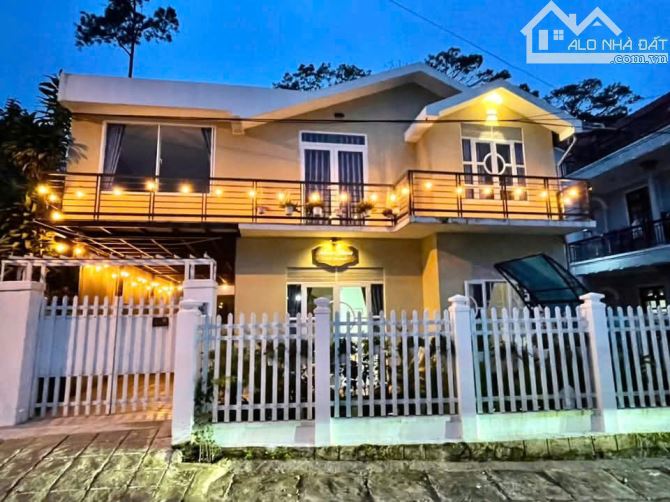 Cho thuê Villa nguyên căn 4 phòng ngủ view thung lũng sân đậu ô tô Khe Sanh phường 10 Đà