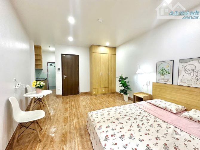 Cho Thuê CCMN 402 Mỹ Đình Nam Từ Liêm 25m2 Studio Cửa Sổ Ban Công Thang Máy Nuôi Pet