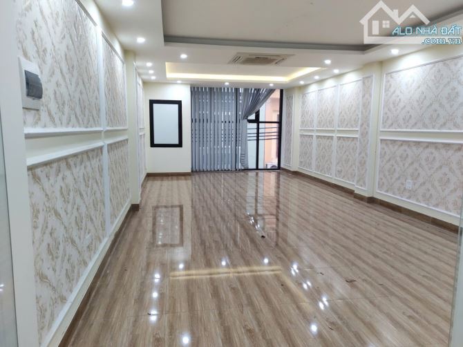 Cho thuê văn phòng Đại Lộ Thăng Long, 50 m2/tầng sàn thông phù hợp vp đại diện