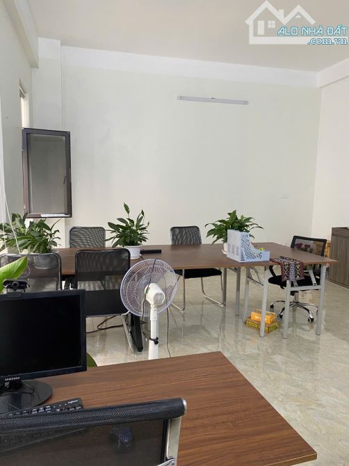 Cho thuê văn phòng tại Him Lan, Vạn Phúc, diện tích 28 m2 phù hợp văn phòng đại diện