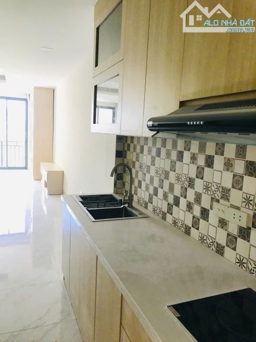 Cho thuê căn hộ mini full đồ ngõ 293 Ngọc Thụy - 42m², có ban công - 5.5 triệu/tháng ​📌 V