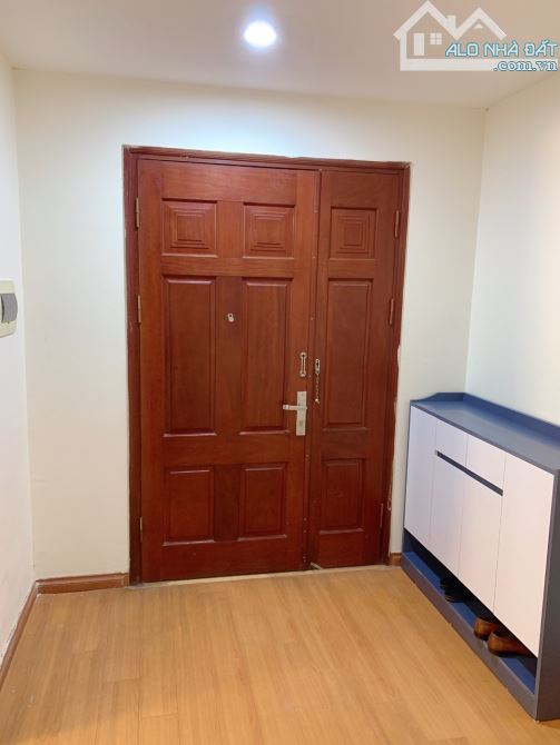 nổi bật ! cho thuê căn hộ 17T Hoàng Đạo Thúy. 152m2, 3 phòng ngủ full đồ giá 18tr/th