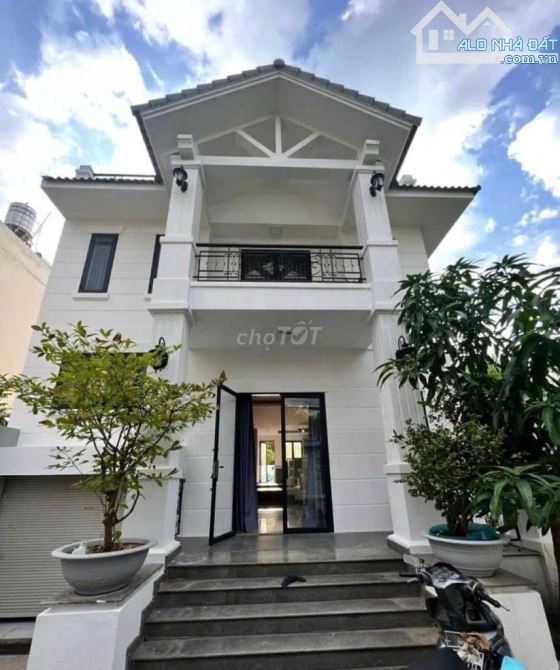 Villa hẻm xe hơi Nam Kỳ Khởi Nghĩa, DT 12x15 tại Quận 3