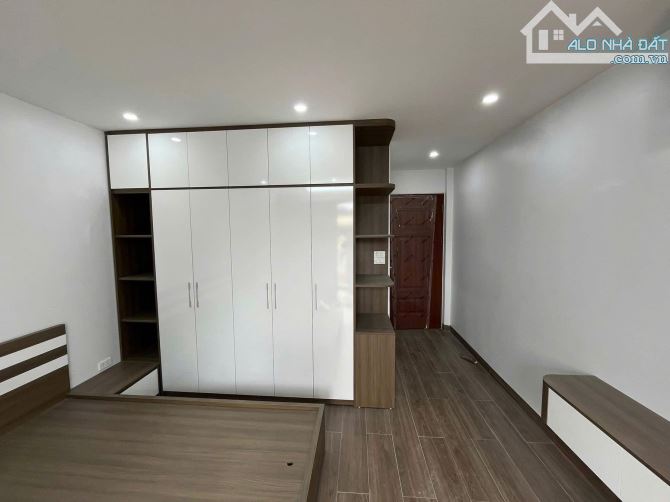 Cho thuê căn hộ full đồ, có thang máy, Bát Khối, Tư Đình - 35m², khép kín - 5.5 triệu/thán