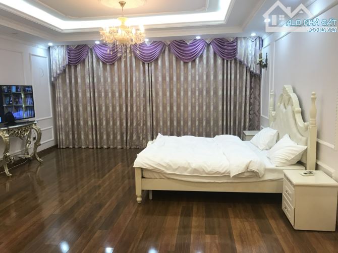 Cho thuê nhà Lạc Long Quân – Tây Hồ DT 95m x 4 tầng, khu phân lô ôtô đỗ giá thuê 27tr/th