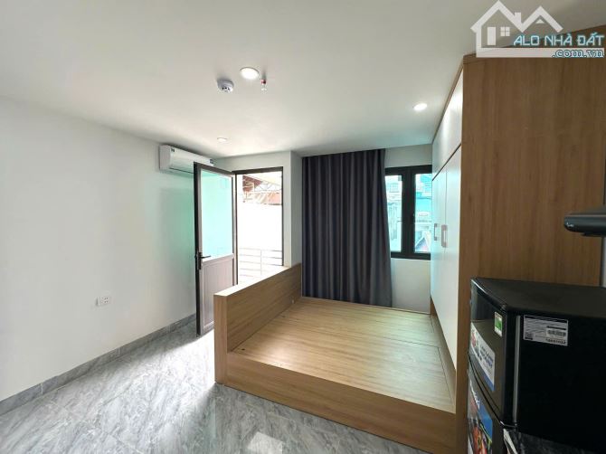 Cho Thuê CCMN 678 Đường Láng Đống Đa 25m2 Studio Cửa Sổ Ban Công Thang Máy Vskk Gần Chợ