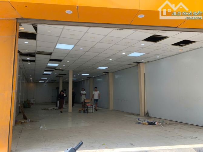 cho thuê măt đường bưởi , gần ngã ba Phan Kế Bính 160m2,tầng1 , 20t