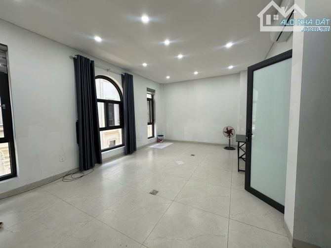 Cho thuê văn phòng Him Lam, 30 m2, phù hợp làm văn phòng đại diện