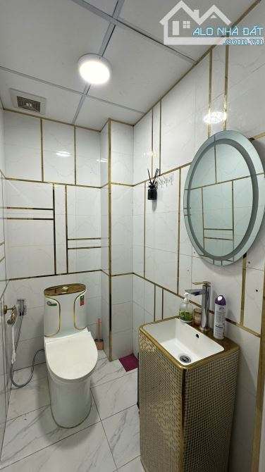 Cho thuê Shophouse Sarina Sala, diện tích 8,2 × 9,3m, 2 lầu hoàn thiện đẹp , chi 100 tr