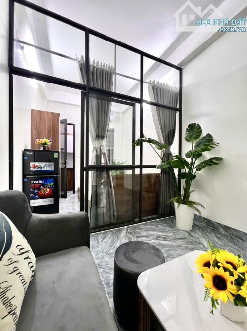 Cho Thuê CCMN 36 Miếu Đầm Nam Từ Liêm 30m2 1N1K Cửa Sổ Ban Công Thang Máy Ngõ Ba Gác
