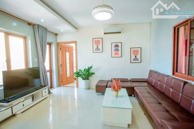 Cho thuê chung cư Sơn thịnh 1 diện tích 135m2 3PN full nội thất sát biển