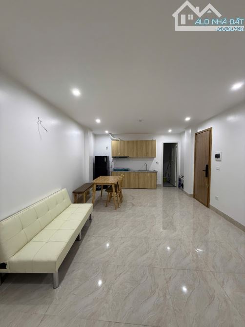 Cho Thuê CCMN 466 Đê Là Thành Đống Đa 45m2 Studio Cửa Sổ Thang Máy Full Đồ Gần Chợ Lớn