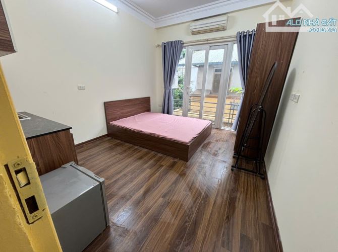Cho Thuê CCMN Ngõ 209 Đội Cấn Ba Đình 25m2 Studio Ban Công Thang Bộ Vskk Gần Chợ Trống 8P