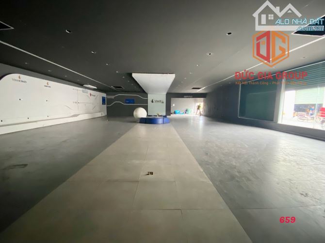 Cho thuê mặt bằng ngang 15m góc 2 mặt tiền đường Đồng Khởi gần bệnh viện Đồng Nai 480m2