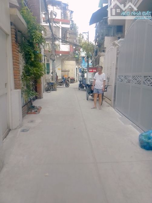NHÀ THUÊ NGUYÊN CĂN - 44M2 - 3 TẦNG 4PN WC RIÊNG - ĐƯỜNG 6M NGAY PHẠM VĂN HAI 12TR/THÁNG