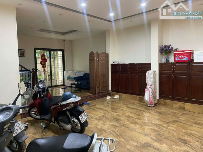 Cho thuê nhà Trần Hữu Tước, Diện tích 87m x 5 tầng, mặt tiền 6m, giá 40 triệu.