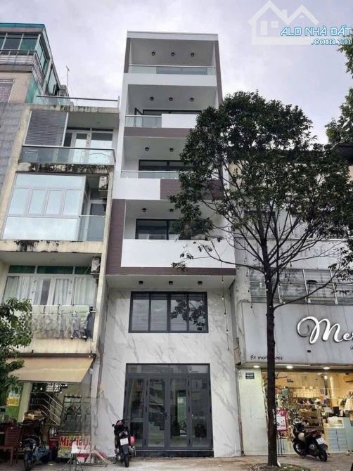 Cho thuê nhà mặt tiền đường Trường Sa, tại trung tâm Quận 3