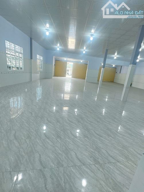 Cho thuê nhà mới xây 360m2 mặt tiền QL60.Gía 20 triệu
