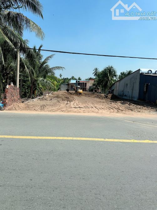 Cho thuê mặt bằng vừa bơm cát mặt tiền trung tâm TP Bến Tre.Gía 15 triệu