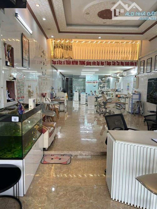 Cho thuê nhà 240 m2 mặt tiền Nguyễn Văn Linh tiện văn phòng