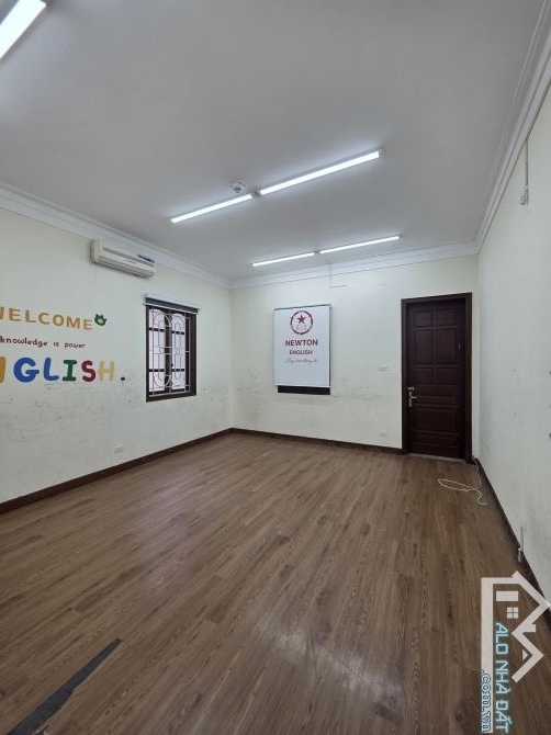 Biệt thự vip Bán đảo Linh Đàm. Diện tích 281m2, mặt tiền 15m, nội thất, vị trí kinh doanh.