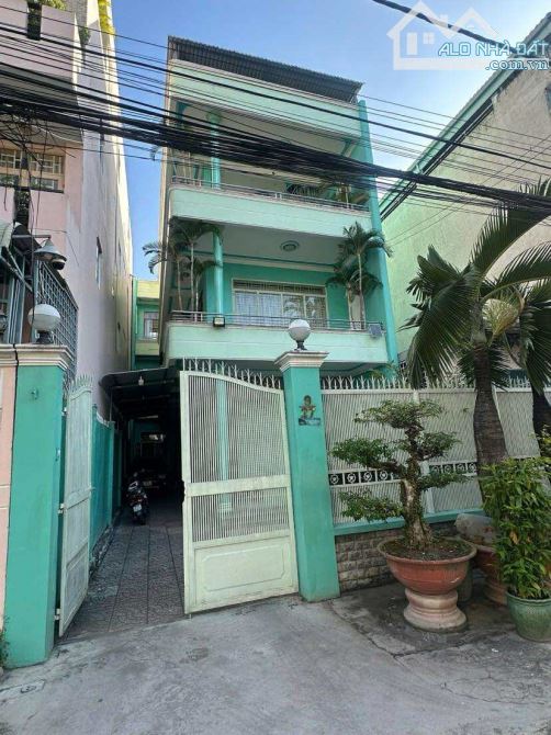 Cho thuê nhà 380 m2 đường 30/4 có sân rộng tiện văn phòng