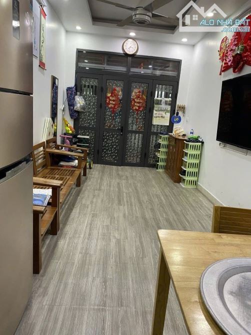 CHO THUÊ NHÀ PHỐ TƯ ĐÌNH LONG BIÊN 9 TRIỆU 35 m 5 TẦNG Ô TÔ ĐẦY ĐỦ NỘI THẤT GẦN AEON