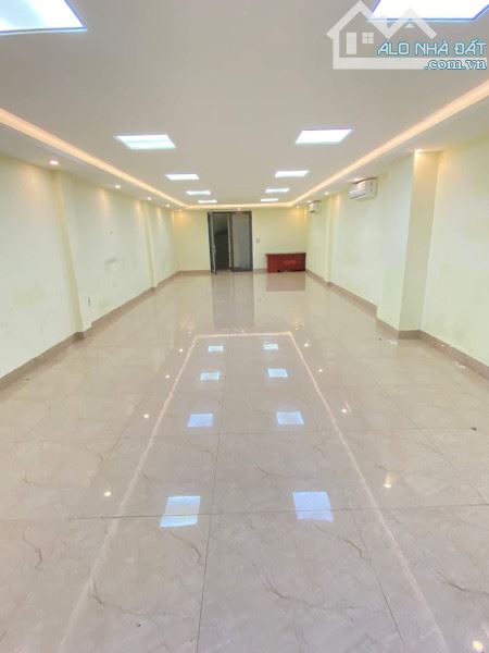 Cho thuê mặt bằng kinh doanh tầng 1 Trần thái tông dt 100m2 mt 6m giá 24tr/tháng