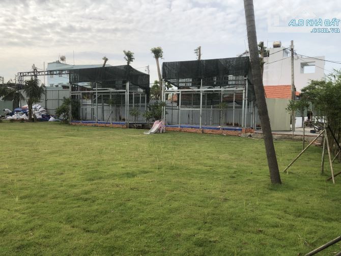 Cho thuê mặt bằng 400m2 và 1400m2 Thạnh Lộc Q12. Giáp sông Sài Gòn