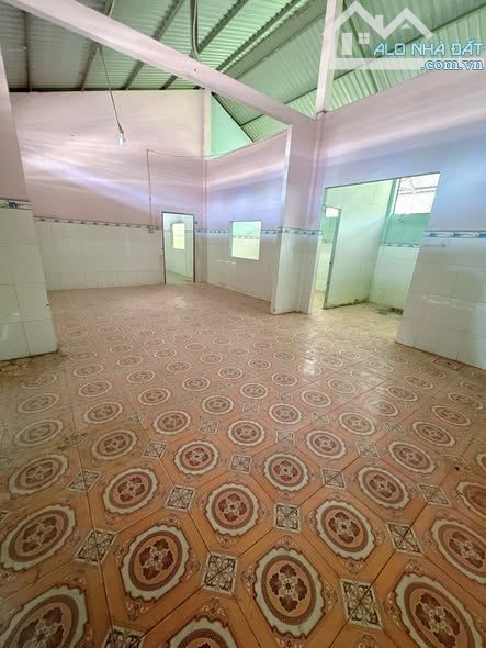 Cho thuê nhà xây sẵn mặt tiền trung tâm TP Bến Tre 400m2, giá 28 triệu