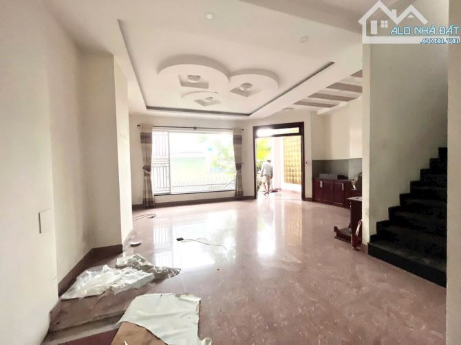 🏢 Cho thuê mặt bằng kinh doanh 120m2 ngay CMT8