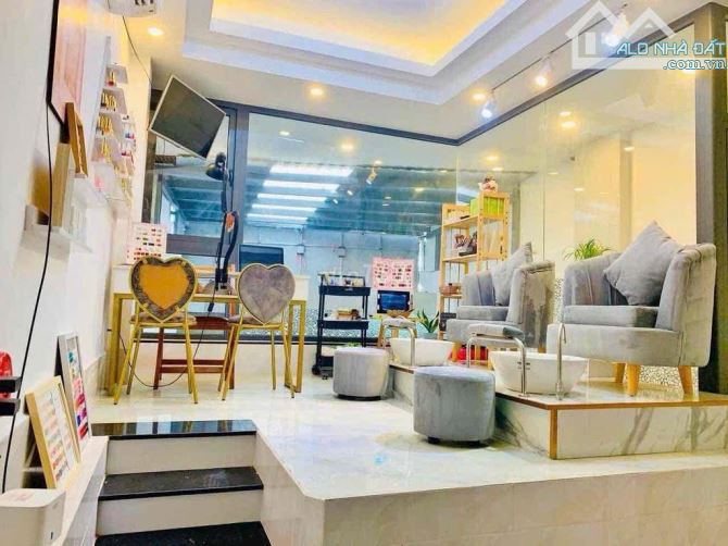 MBKD Bà Hạt Q10 – phù hợp makeup, nail,mi ,văn phòng cá nhân + kế hợp cafe take away