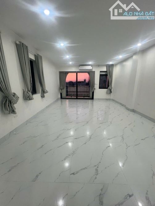 CHO THUÊ NHÀ NGUYÊN CĂN MẶT PHỐ ĐÀM QUANG TRUNG -LONG BIÊN-6T-TM-KINH DOANH