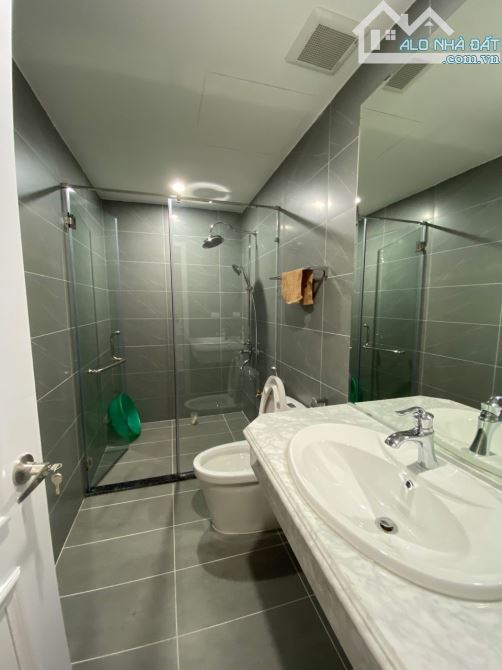 Cho thuê nhà Đỗ Quang – Cầu Giấy DT 65m x 6 tầng, vỉa hè ô tô giá thuê 31tr/th