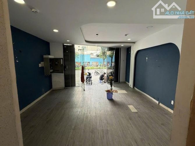 Mặt bằng đường Sư Vạn Hạnh, Quận 10 giá thuê 50tr